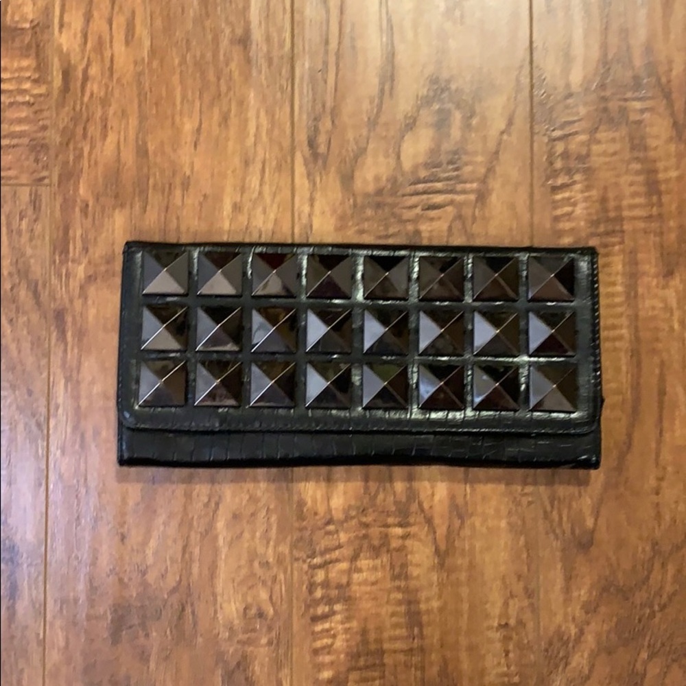 Forever 21 | Black faux croc gunmetal stud purse